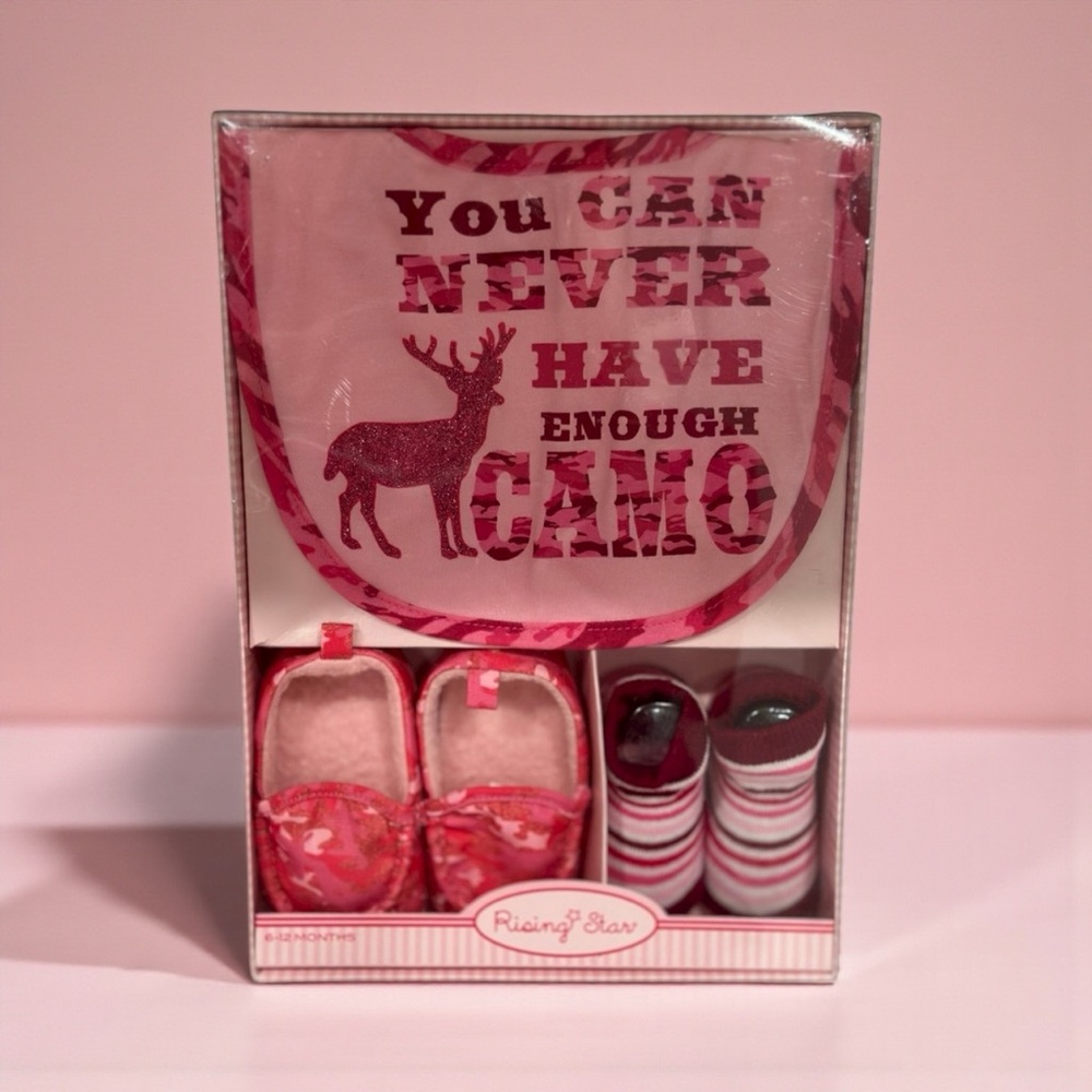 Rising‎ Star Pink Camo Baby Shoe and Bib Set